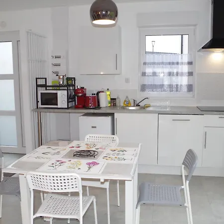 Daire Grand Studio La Sensee - Parking Prive, Terrasse, Netflix, Au Calme Hem-Lenglet